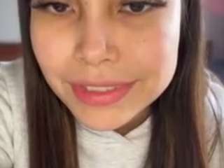 Live webcam model lillytillercam on Soda Cams