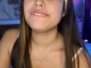 Live webcam model lillytillercam on Soda Cams