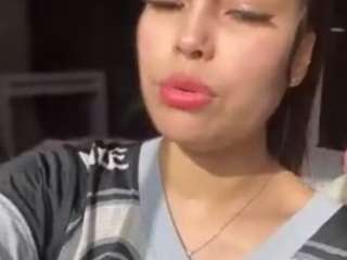 lillytillercam webcam