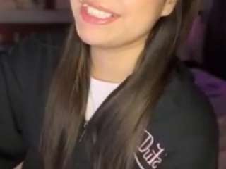 Live webcam model lillytillercam on Soda Cams