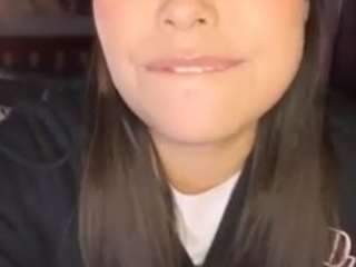 Live webcam model lillytillercam on Soda Cams