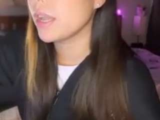 Live webcam model lillytillercam on Soda Cams