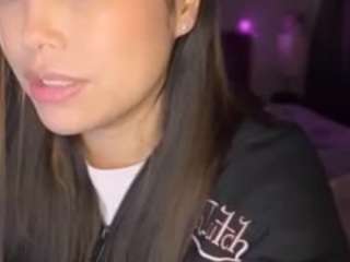 Live webcam model lillytillercam on Soda Cams