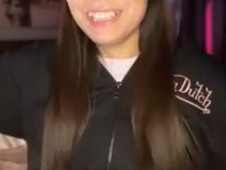 lillytillercam Live Webcam on CamSoda