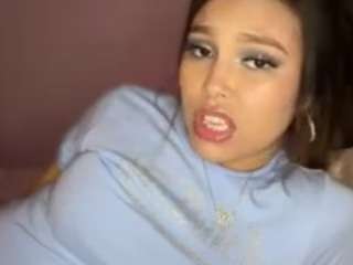 lillytillercam webcam