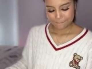 Live webcam model lillytillercam on Soda Cams