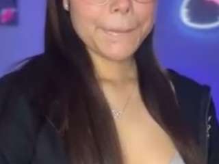 lillytillercam webcam