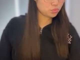 lillytillercam webcam