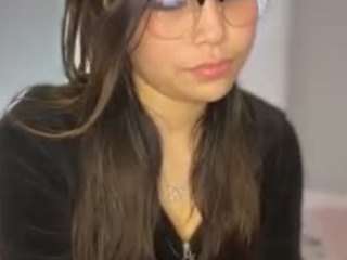 lillytillercam webcam