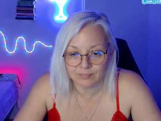 linsycardinal's CamSoda show and profile