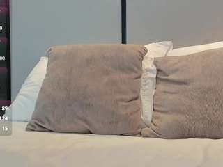 samantha-17's CamSoda show and profile