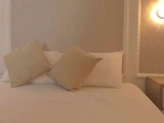 samantha-17 Live Webcam on CamSoda