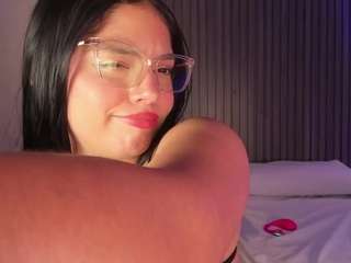 Live cam show with Hailey-Fox