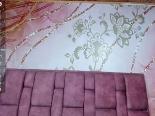 luna-maisonn's CamSoda show and profile