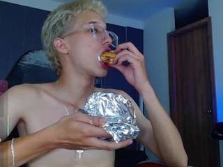 skinnybigc0ck20 camsoda