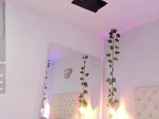 isabella-flowers Live Webcam on CamSoda