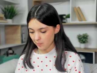 lennalalone's CamSoda show and profile