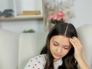 lennalalone's CamSoda show and profile