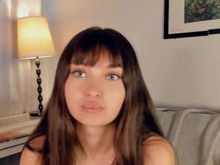 Lennalalone's cam show statistics and live stream