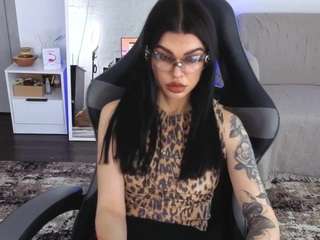 le modèle tiffanylab est en webcam porno dans un show sur le site camsoda, il possède les tags suivants: athletic,black hair,creampie,cum in pussy,deepthroat,green eyes,lovense,moaning,orgasm,striptease,tattoos,toys,hd