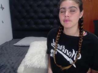 isa06's CamSoda show and profile