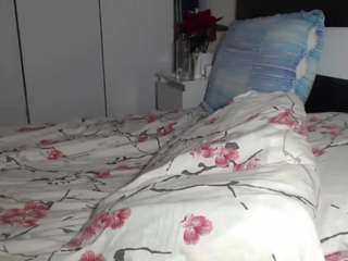 petite-danielle Live Webcam on CamSoda