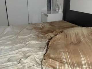 petite-danielle Live Webcam on CamSoda