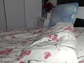 petite-danielle Live Webcam on CamSoda