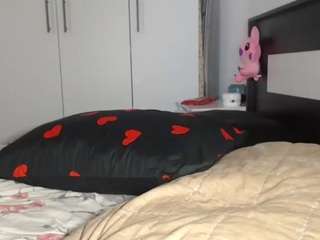 petite-danielle live webcam show