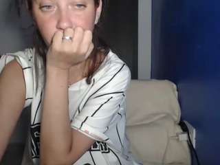 petite-danielle live webcam show