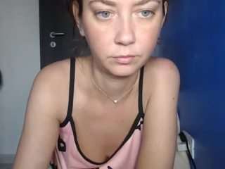petite-danielle live webcam show