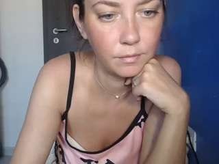 petite-danielle live webcam show