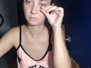 petite-danielle live cam preview