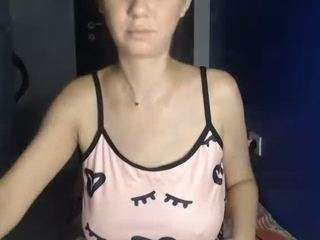 petite-danielle live cam preview