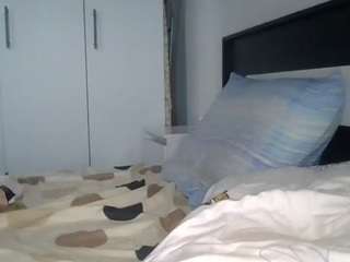 petite-danielle live cam preview
