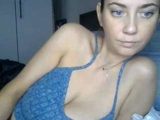 petite-danielle's live room