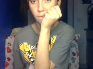 petite-danielle live cam preview