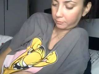petite-danielle live cam preview