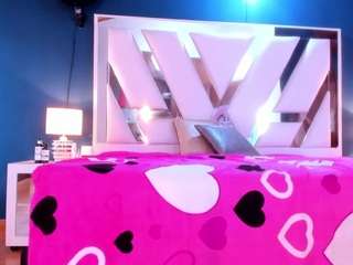 emmapetiite Live Webcam on CamSoda