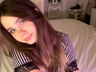 little-blond-gir... Live Webcam on CamSoda
