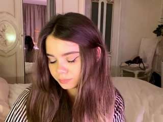 little-blond-girl Live Webcam on CamSoda