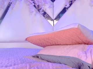 madamedesade's CamSoda show and profile