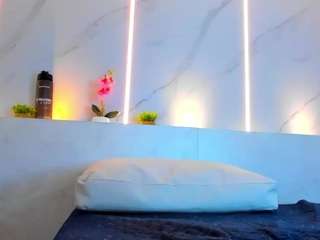malka-milan Live Webcam on CamSoda