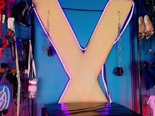 mrebonybdsm's CamSoda show and profile