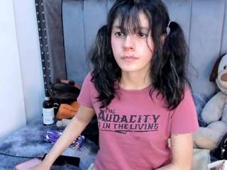 Live webcam model miyu-komori on Soda Cams