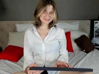 Discover agnes-passero from CamSoda