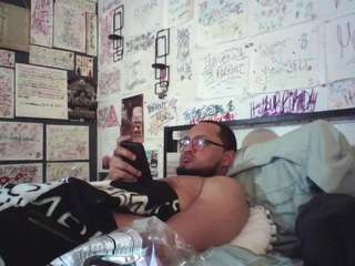 bigdikkpapii777 Live Webcam on CamSoda