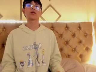 aleaurarashi Live Webcam on CamSoda