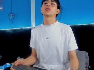 aleaurarashi Live Webcam on CamSoda