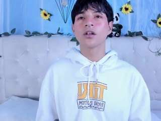 aleaurarashi Live Webcam on CamSoda